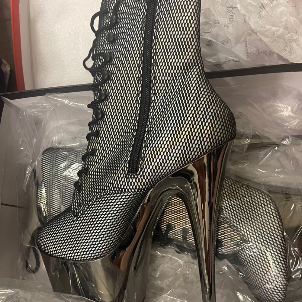 Pleaser platform lace up boot